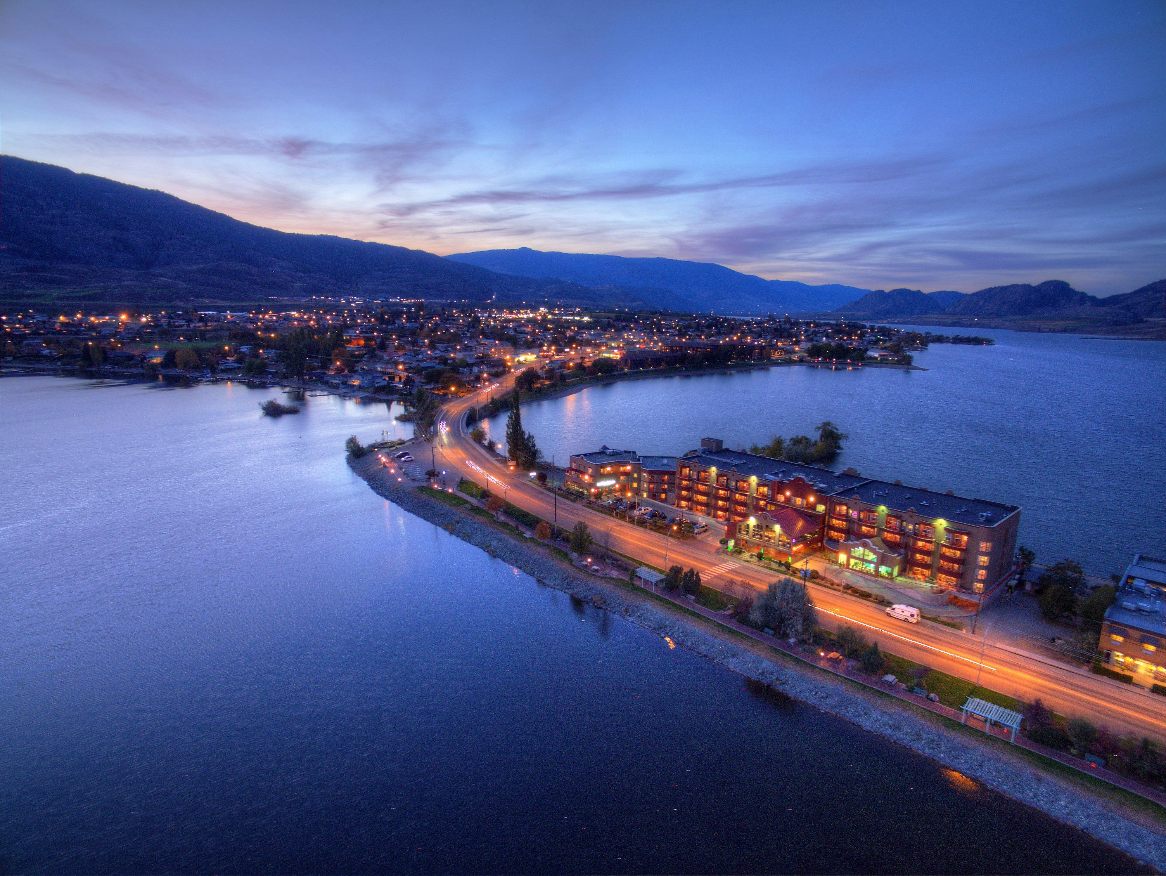 Holiday Inn Hotel & Suites Osoyoos, An Ihg Hotel Exterior photo