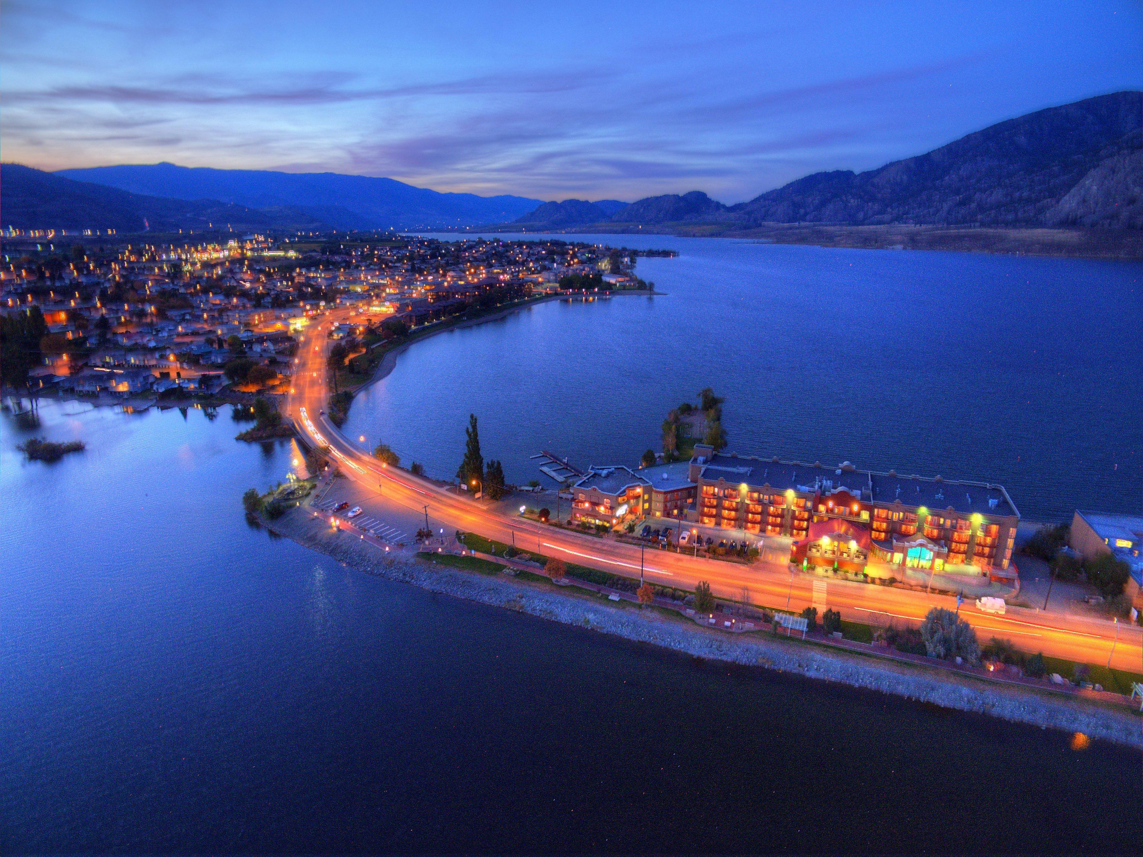 Holiday Inn Hotel & Suites Osoyoos, An Ihg Hotel Exterior photo