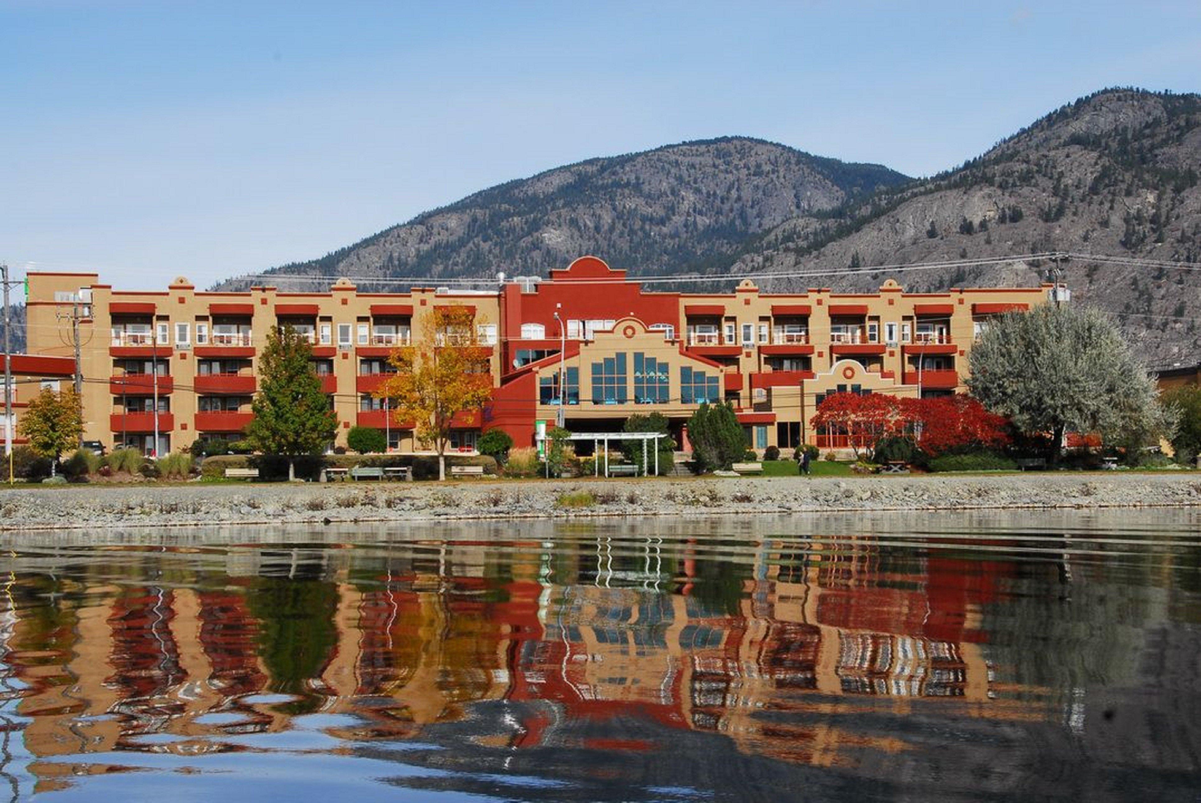 Holiday Inn Hotel & Suites Osoyoos, An Ihg Hotel Exterior photo