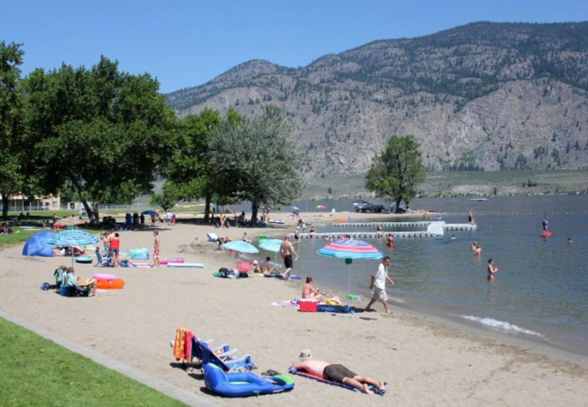 Holiday Inn Hotel & Suites Osoyoos, An Ihg Hotel Exterior photo